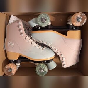 Women's Roller Skates - Cream and Tan